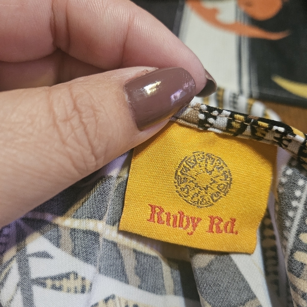 Ruby Rd. Tropical Shark Bit Keyhole Ring Top - Picture 9 of 9